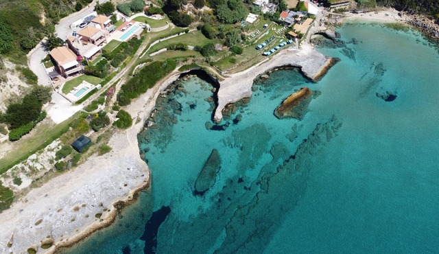 Seafront Villa with Panoramic Views, 5 Bedrooms, Pool, 3 Min Walk to Sandy Beach