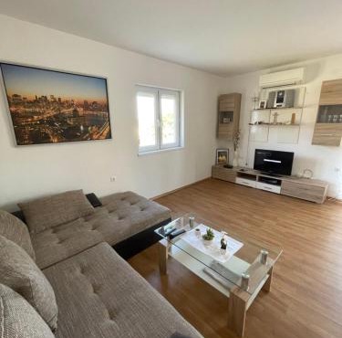 Seaview Apartments Lagetar