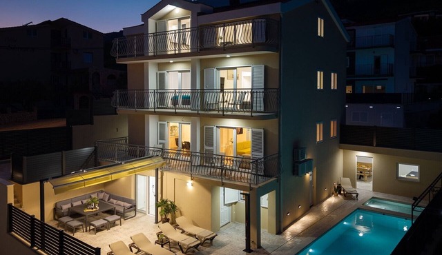 Seaview Villa Diamond, 7-bedroom villa Just 500 Meters from the Beach