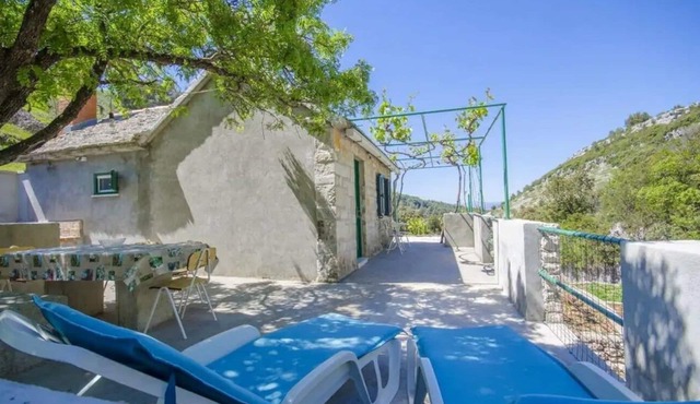 Secluded holiday house Postira, Brač (K-22199)