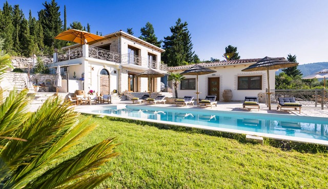 Secluded THE VIEW Villa ideal for 10 adults & 7 kids w/t pool