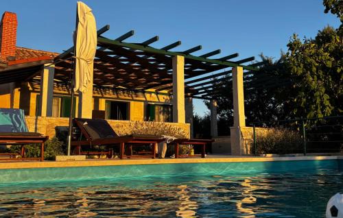 Secluded vacation house Bračuta with swimming pool