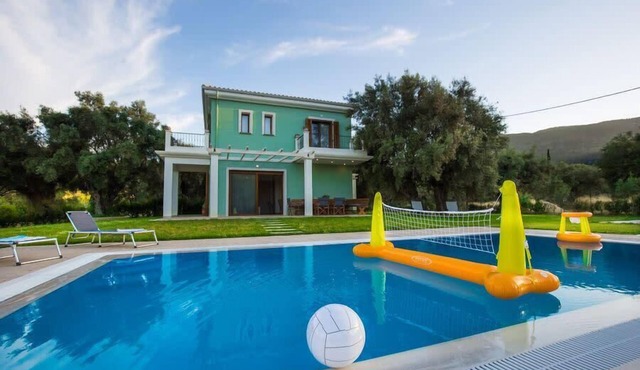 Secluded Villa Asprolià with salt water pool & large garden, close to town.
