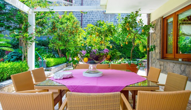 Secluded villa in the heart of the town