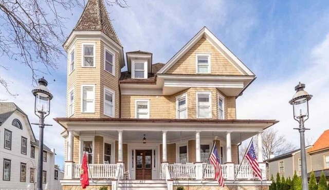 Seven Bedroom, Open Concept