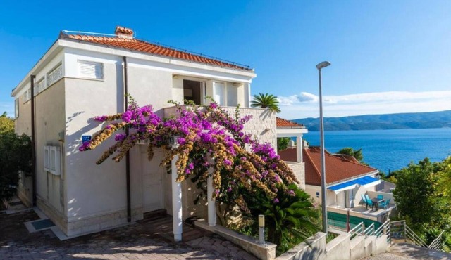 Seven Bedroom Villa with Outdoor Pool
