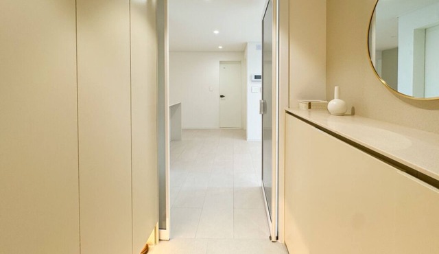 [Short-term rent]1316sqft Seongsu-Dong Luxury 3B2B APT with dress room, king bed