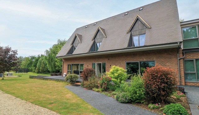 SILVER COPSE, pet friendly, character holiday cottage in Oxford