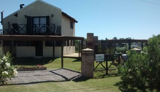 Simple casa de playa para descansar con familia y amigos,
