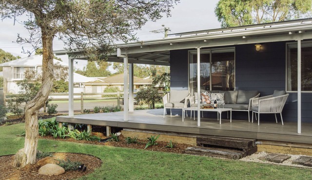 SIMPLY GORGEOUS & LOVINGLY RESTORED BEACH COTTAGE, BURSTING WITH CHARACTER