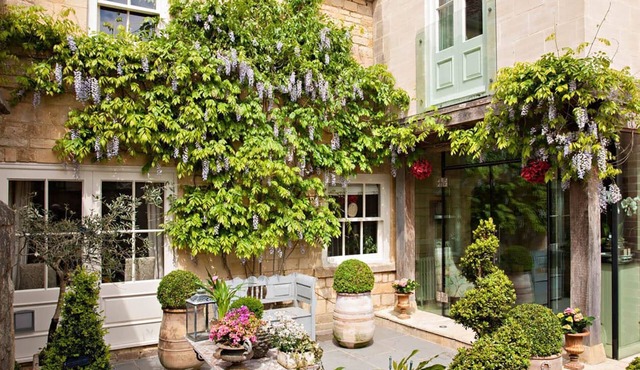 Singer House - sleeps 6 guests in 3 bedrooms
