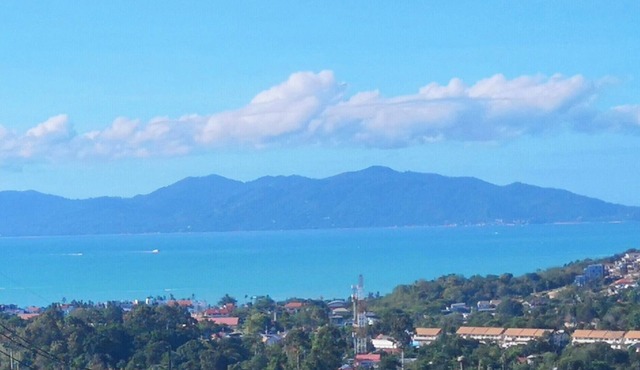 Single-storey bophut sea-view villa with large infinity pool.