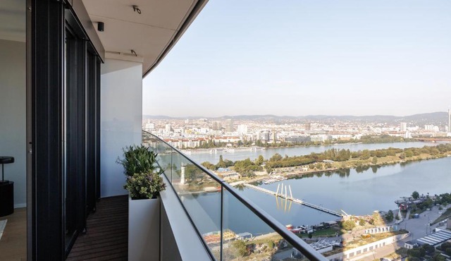 Skyline Suite - Danube-View Balcony & Pool