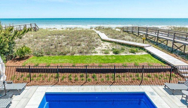 Sleeps 15 Oceanfront 5BR, expansive glass with huge views, modern, duplex Unit B