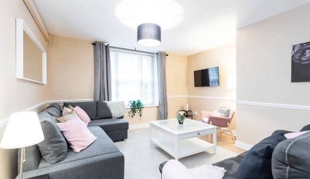 Spacious 2BED APT Citycentre Location FAST WIFI