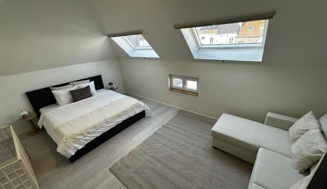 Spacious 5BR Retreat for Families & Groups for 16P with WiFi