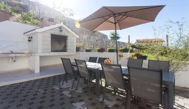 Spacious and modern furnished cottage with pool.