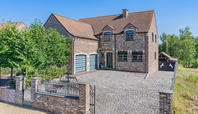 Spacious characteristic house quietly located near Tongeren center.
