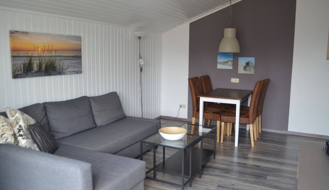 Spacious, light-flooded vacation apartment with a feel-good factor. 2 - 3 persons.