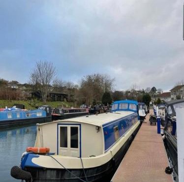 Spacious, Quirky Wide-beam boat in Hackney