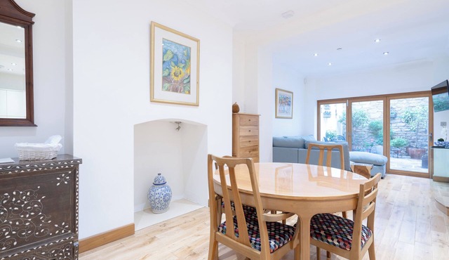 Spacious two-bedroom apartment located in the heart of Cheltenham.