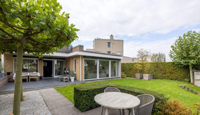 Spacious villa near Rotterdam and Kinderrijk