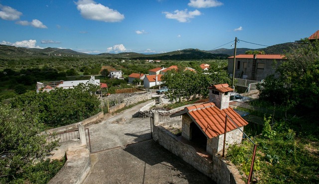 Specious Holiday House Rossetti