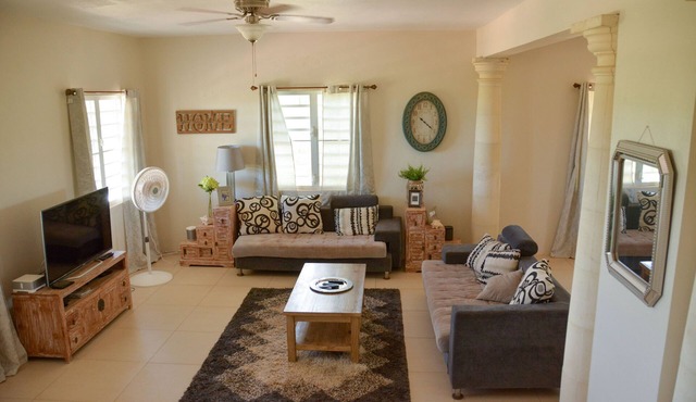 Spectacular home - 5 mins walk to beach, modern, comfortable, clean and spacious