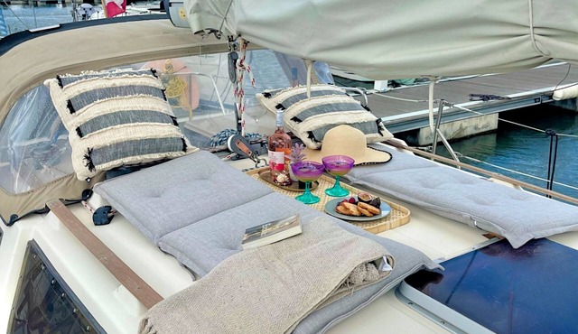 Stay On - Sailboat