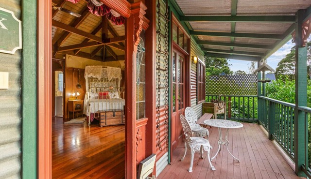StayAU Ironbark Cottage Romantic Retreat Dandenong