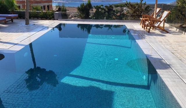 Stergiou Luxury Apartments with shared pool