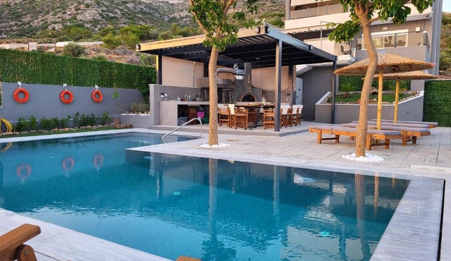 'Stergiou Luxury Apartments' με κοινη πισινα