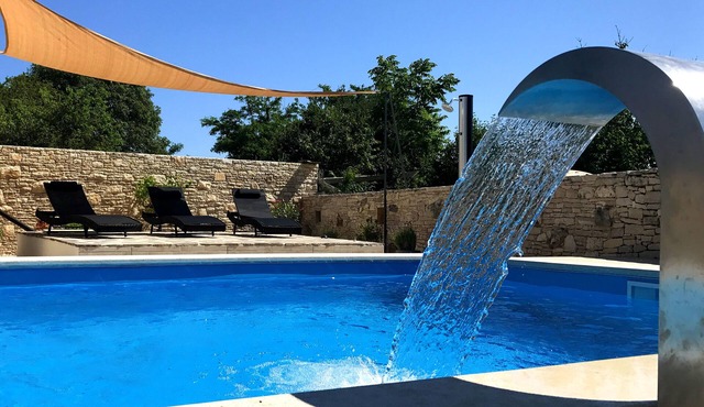 Stone house villa with modern facilities, pool & free Wi-Fi