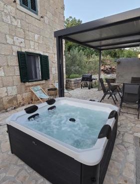 Stone House with Jacuzzi and Billiard Peaceful Nature Retreat near Makarska Riviera
