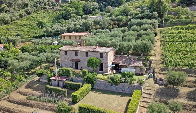 Stone house with Sea View for 5 People above Forte dei Marmi, A/C, WiFi