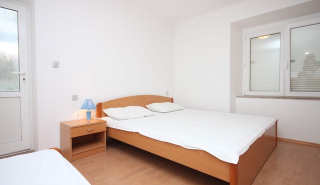 Studio flat near beach Zubovići, Pag (AS-6356-b)