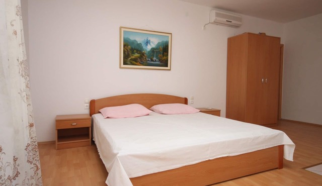 Studio flat near beach Zubovići, Pag (AS-6356-a)