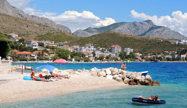 Studio flat with air-conditioning Mali Rat, Omiš (AS-18485-a)