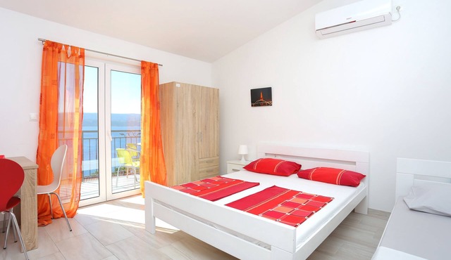 Studio flat with balcony and sea view Stanići, Omiš (AS-17894-c)