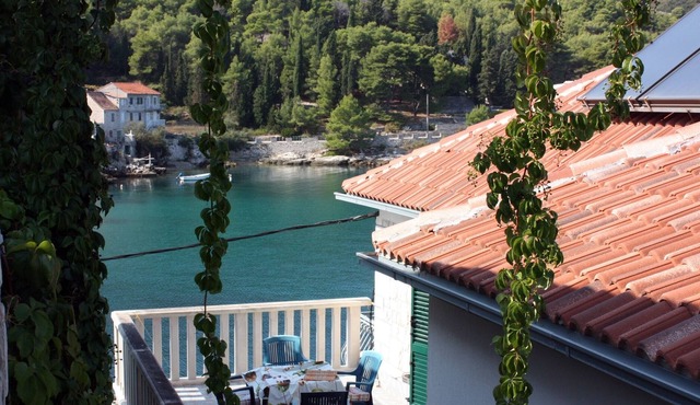 Studio flat with terrace Stomorska, Šolta (AS-5239-f)