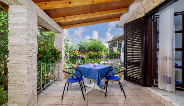 Studio flat with terrace Kavran, Marčana (AS-14109-b)