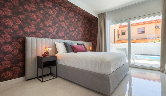 Studio "Residence Meridian Unità 3" Near the Beach with Mountain View, Pool & Wi-Fi
