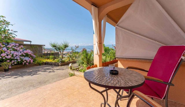 Studio with terrace and beautiful sea views