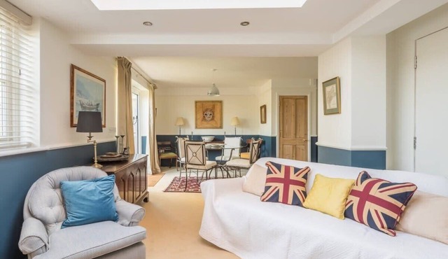 Stunning 3 Bedroom Home with Terrace & Parking