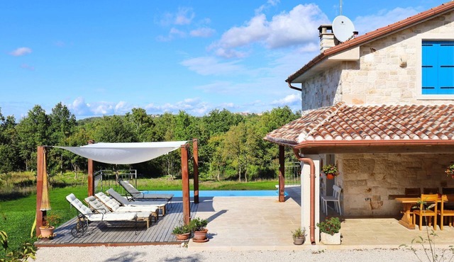 Stunning and dog-friendly stone villa with private pool, washing machine, WiFi