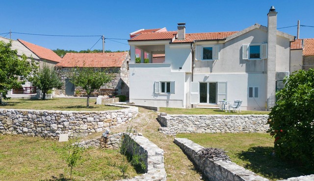 Stunning apartment in Podgrade with WiFi