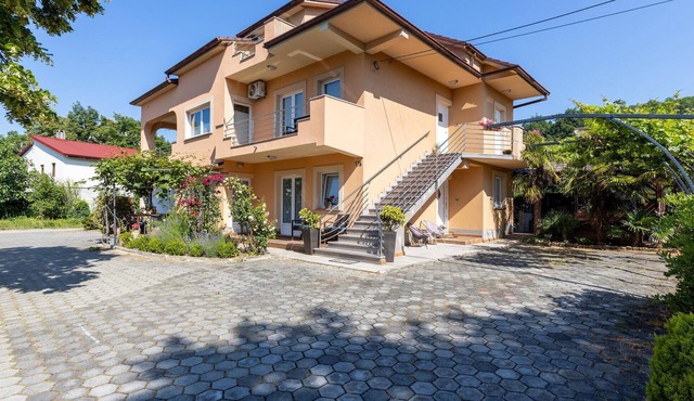 Stunning apartment in Spincici with WiFi