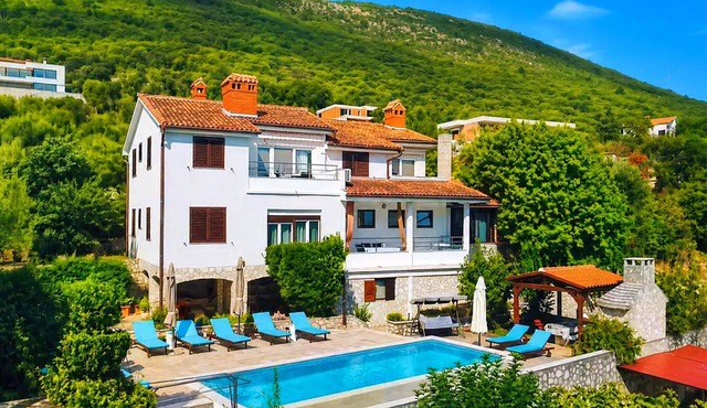 Stunning apartment in Labin with swimming pool