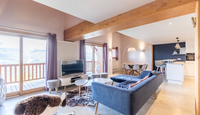 Stunning duplex, great view, pool, direct access to the ski slopes
