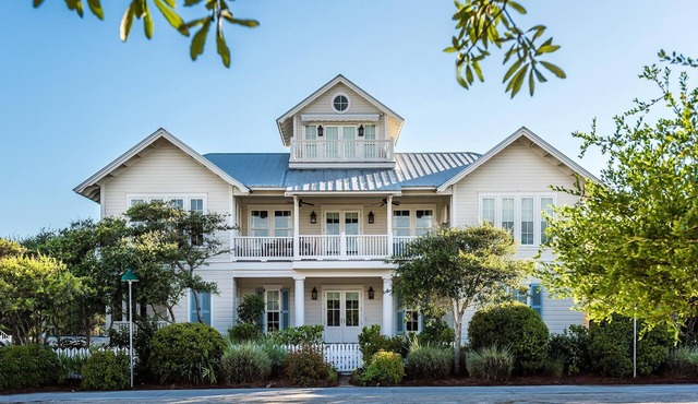 Stunning Gulf views Directly Across from the Beach in Seaside + 2 Adult Bikes